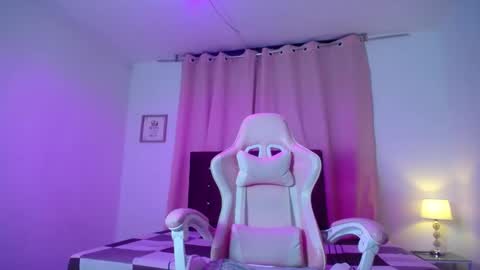       Katalina Miles      online show from 12-03-24, 07:32