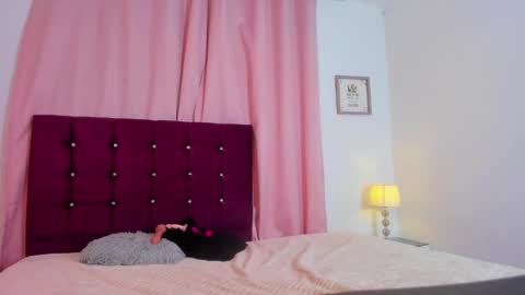       Katalina Miles      online show from 01-19-25, 05:58