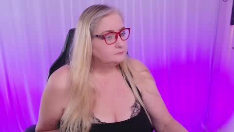 Snapshot of katdsinclair chatting on 02-04-25, 05:34 Kat D Sinclair online show from 02-04-25, 05:34