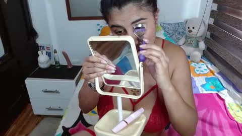 Snapshot of kate_bella chatting on 10-30-25, 02:18 katerine online show from 10-30-25, 02:18