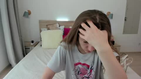 kate_redgar online show from 05-13-26, 08:23