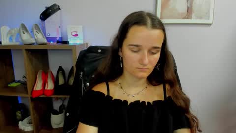 Snapshot of katedesire chatting on 09-20-25, 06:36 Kate  online show from 09-20-25, 06:36