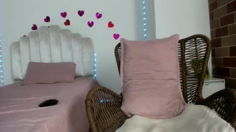 Snapshot of katerin_moore chatting on 09-23-25, 02:53 katherin moore online show from 09-23-25, 02:53