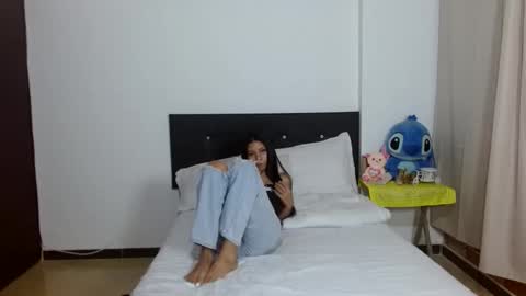 Snapshot of katerin_moore chatting on 10-18-25, 01:19 katherin moore online show from 10-18-25, 01:19