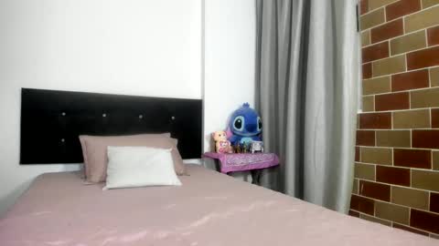 Snapshot of katerin_moore chatting on 10-26-25, 05:24 katherin moore online show from 10-26-25, 05:24