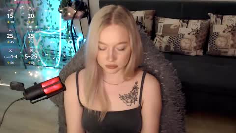 Snapshot of katerinaxvold chatting on 09-15-25, 09:59 Lisa online show from 09-15-25, 09:59