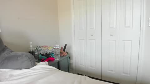 Kates Kurves online show from 12-18-25, 02:23