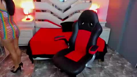 kate Tompson online show from 02-04-26, 04:02