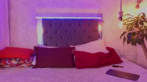 Snapshot of kathira_londres chatting on 06-26-26, 12:09 Sofia online show from 06-26-26, 12:09