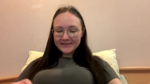 Snapshot of kathrinbivings chatting on 11-13-25, 12:48 Afina online show from 11-13-25, 12:48