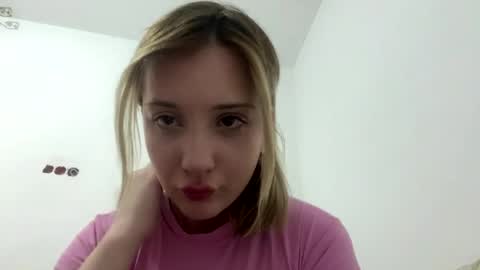 Snapshot of kathrinekiening chatting on 05-27-26, 05:21 Jessie online show from 05-27-26, 05:21