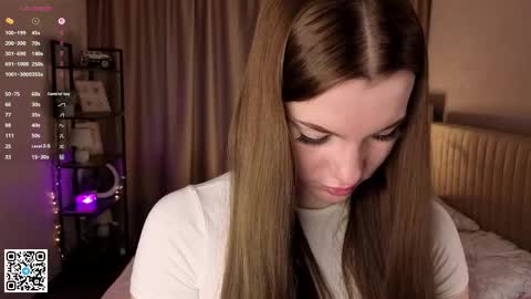 Lola online show from 04-27-26, 04:10