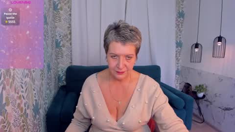 Snapshot of kathy_sunn chatting on 12-11-24, 01:39 Kathy online show from 12-11-24, 01:39