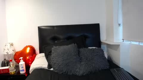 Snapshot of katia_bss chatting on 03-03-25, 02:48 katia_bss online show from 03-03-25, 02:48