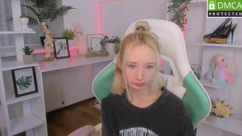 Katia  online show from 10-23-25, 05:51