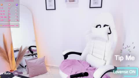 Snapshot of katialips_ chatting on 11-19-25, 10:54 Katia online show from 11-19-25, 10:54