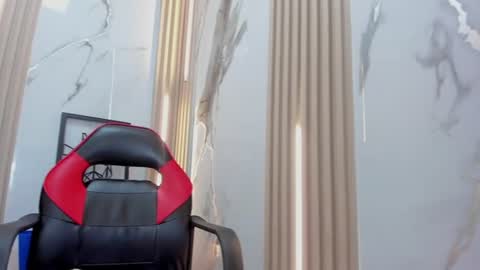Snapshot of katiamoss chatting on 06-25-26, 11:53 KATIA online show from 06-25-26, 11:53