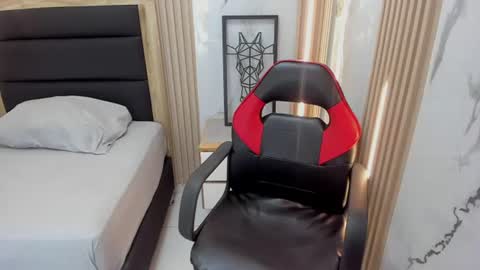 Snapshot of katiamoss chatting on 06-27-26, 11:48 KATIA online show from 06-27-26, 11:48