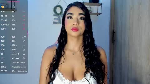 Snapshot of katie_boss2 chatting on 10-15-25, 04:07 Katie online show from 10-15-25, 04:07