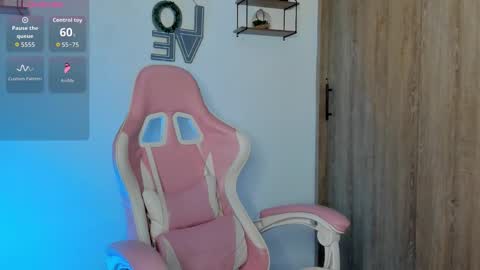 Snapshot of katie_boss2 chatting on 10-29-25, 06:42 Katie online show from 10-29-25, 06:42