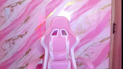 Snapshot of katie_boss2 chatting on 12-14-25, 12:49 Katie online show from 12-14-25, 12:49