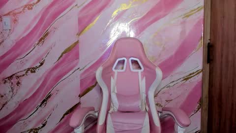 Snapshot of katie_boss2 chatting on 12-14-25, 07:07 Katie online show from 12-14-25, 07:07