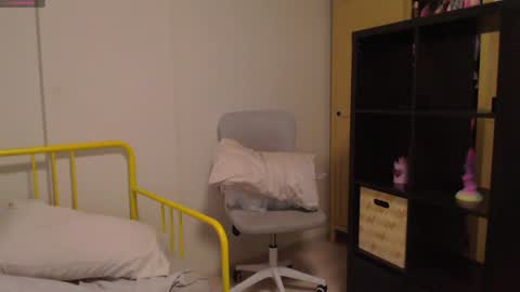 Katie Deville online show from 12-02-24, 06:52