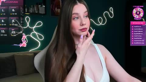 Snapshot of katie_taylorr chatting on 11-25-25, 10:32 Katie online show from 11-25-25, 10:32