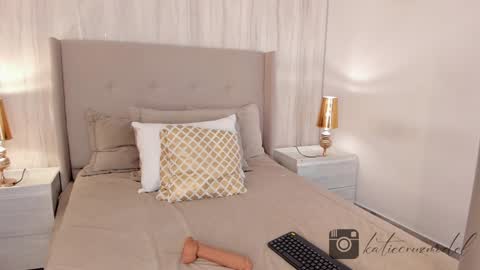 Snapshot of katiecruz_ chatting on 01-09-25, 04:49 Katie online show from 01-09-25, 04:49