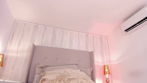 Snapshot of katiecruz_ chatting on 02-15-25, 02:22 Katie online show from 02-15-25, 02:22