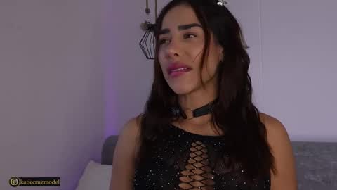 Snapshot of katiecruz_ chatting on 10-02-25, 11:06 Katie online show from 10-02-25, 11:06