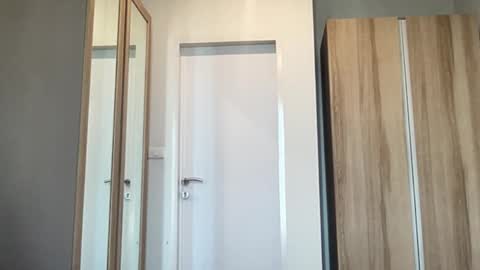 Snapshot of katies18of chatting on 03-10-26, 02:27 Katie online show from 03-10-26, 02:27