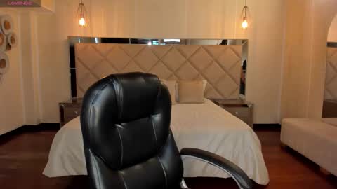 Kate Stonne online show from 12-20-25, 07:10