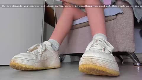 Snapshot of katiewoww chatting on 09-15-25, 02:50 Miss Katie online show from 09-15-25, 02:50