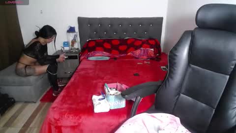 Snapshot of katik_11sexhot chatting on 10-14-25, 02:34 Daniela  online show from 10-14-25, 02:34