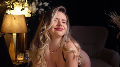 Snapshot of katjolie chatting on 01-17-25, 09:28 KatJolie online show from 01-17-25, 09:28