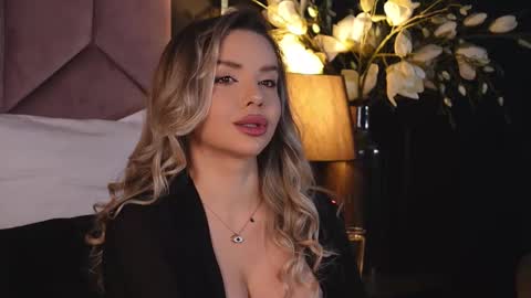 Snapshot of katjolie chatting on 02-19-25, 07:48 KatJolie online show from 02-19-25, 07:48