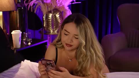 Snapshot of katjolie chatting on 09-10-25, 07:47 KatJolie online show from 09-10-25, 07:47