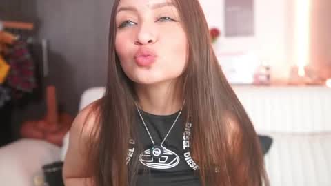 Snapshot of katlyn_martins chatting on 04-30-26, 07:20 K A T L Y N online show from 04-30-26, 07:20