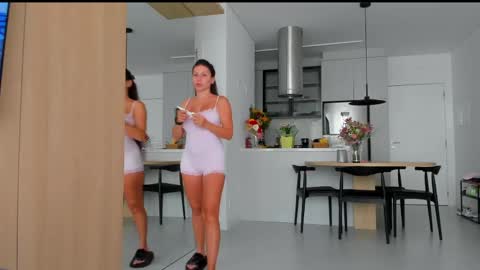 Snapshot of katrin_fit chatting on 04-19-26, 04:28 Katrin online show from 04-19-26, 04:28