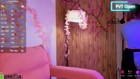 Snapshot of katrina_bail chatting on 11-17-25, 01:00 Katrina Bail online show from 11-17-25, 01:00