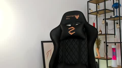 Snapshot of katrinewest chatting on 12-26-24, 11:46 Katrin online show from 12-26-24, 11:46