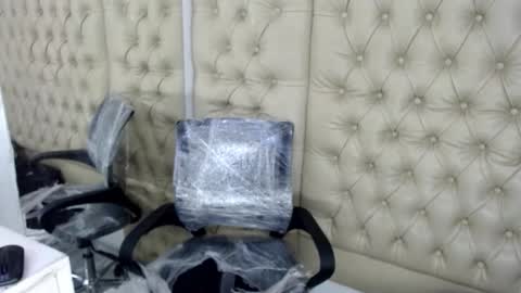 KatrinneHott online show from 12-14-25, 08:02