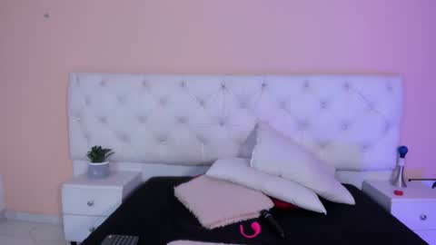 Katte online show from 11-24-25, 01:11