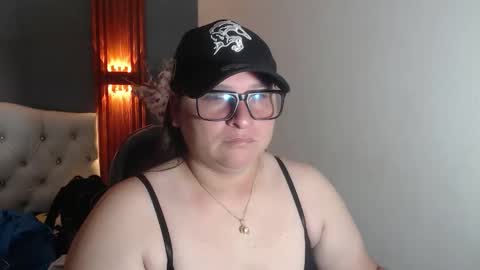 Snapshot of katty_findom_ chatting on 05-17-26, 12:12 katty online show from 05-17-26, 12:12