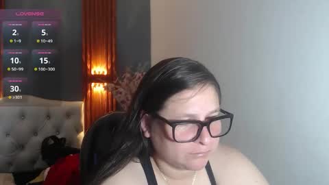 Snapshot of katty_findom_ chatting on 05-19-26, 12:33 katty online show from 05-19-26, 12:33