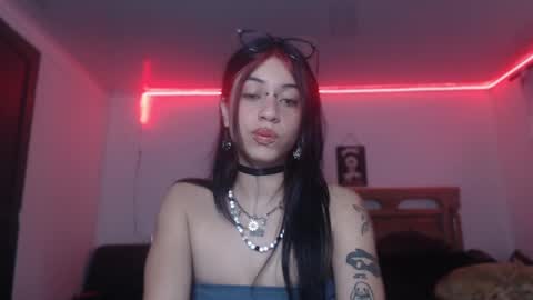 Snapshot of kattze chatting on 12-13-24, 03:43      online show from 12-13-24, 03:43