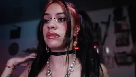 Snapshot of kattze chatting on 01-05-25, 01:56      online show from 01-05-25, 01:56