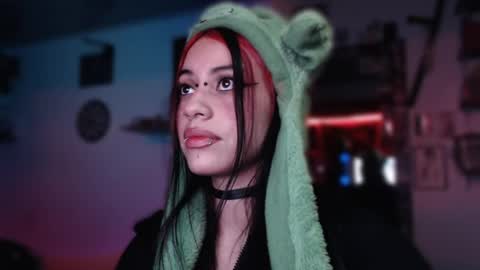 Snapshot of kattze chatting on 01-10-25, 09:23      online show from 01-10-25, 09:23