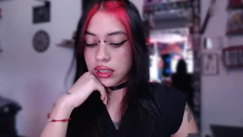 Snapshot of kattze chatting on 01-11-25, 09:15      online show from 01-11-25, 09:15